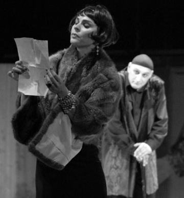Nino Kasradze a Rusztaveli Színházban (Polonius: Malkaz Kuvrivisvili). Schiller Kata felvétele